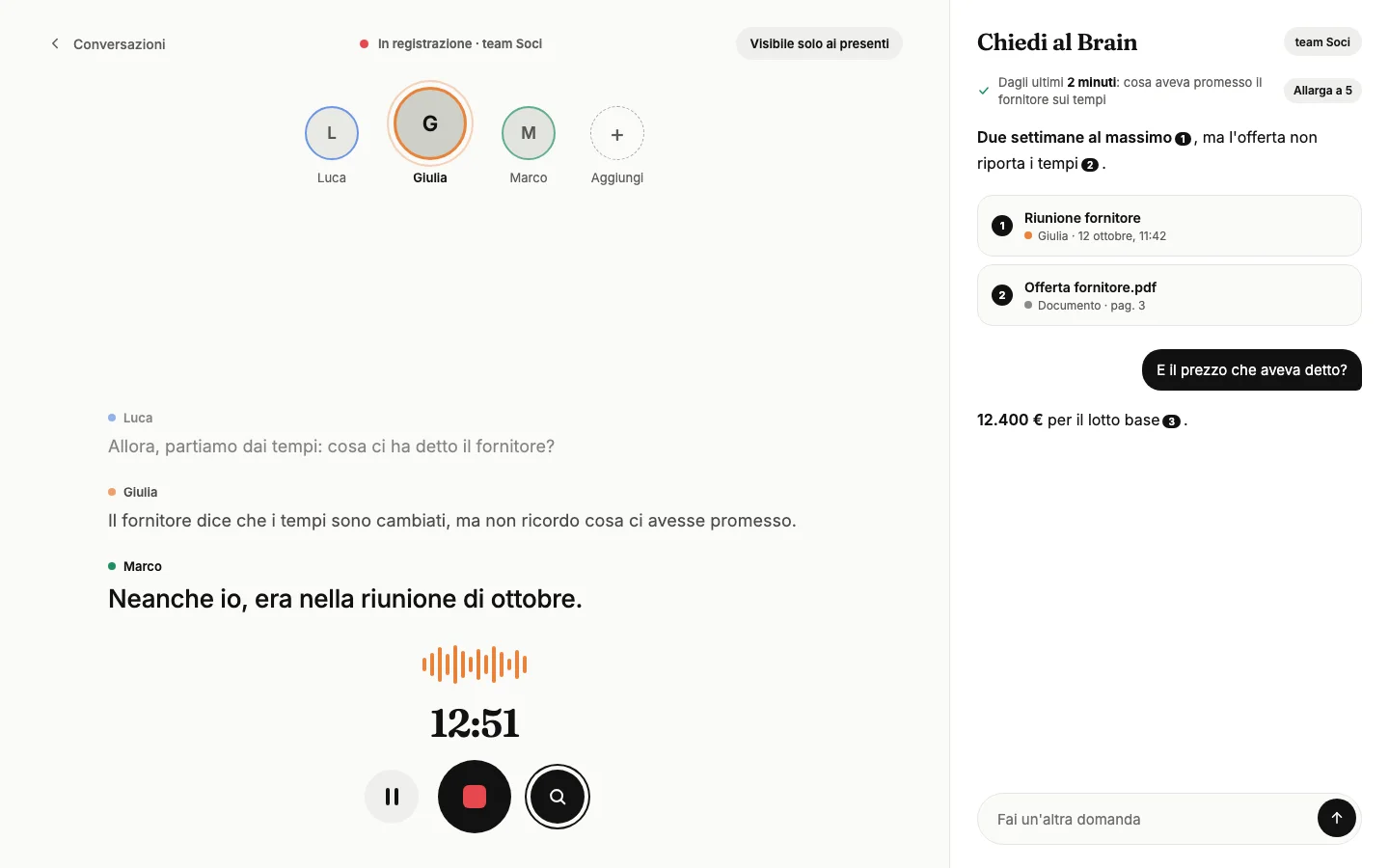 Registrazione in corso: partecipanti, trascrizione in tempo reale e pannello Chiedi al Brain